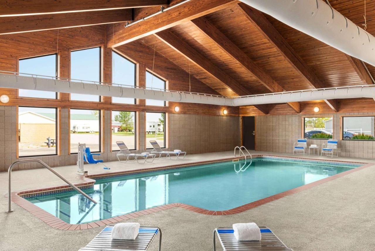 Americinn By Wyndham Roseau Dış mekan fotoğraf
